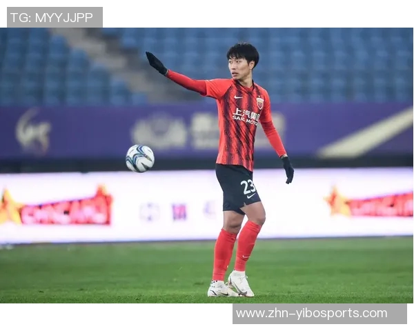 足球傅欢：从青涩少年到职业球员的成长之路与奋斗故事